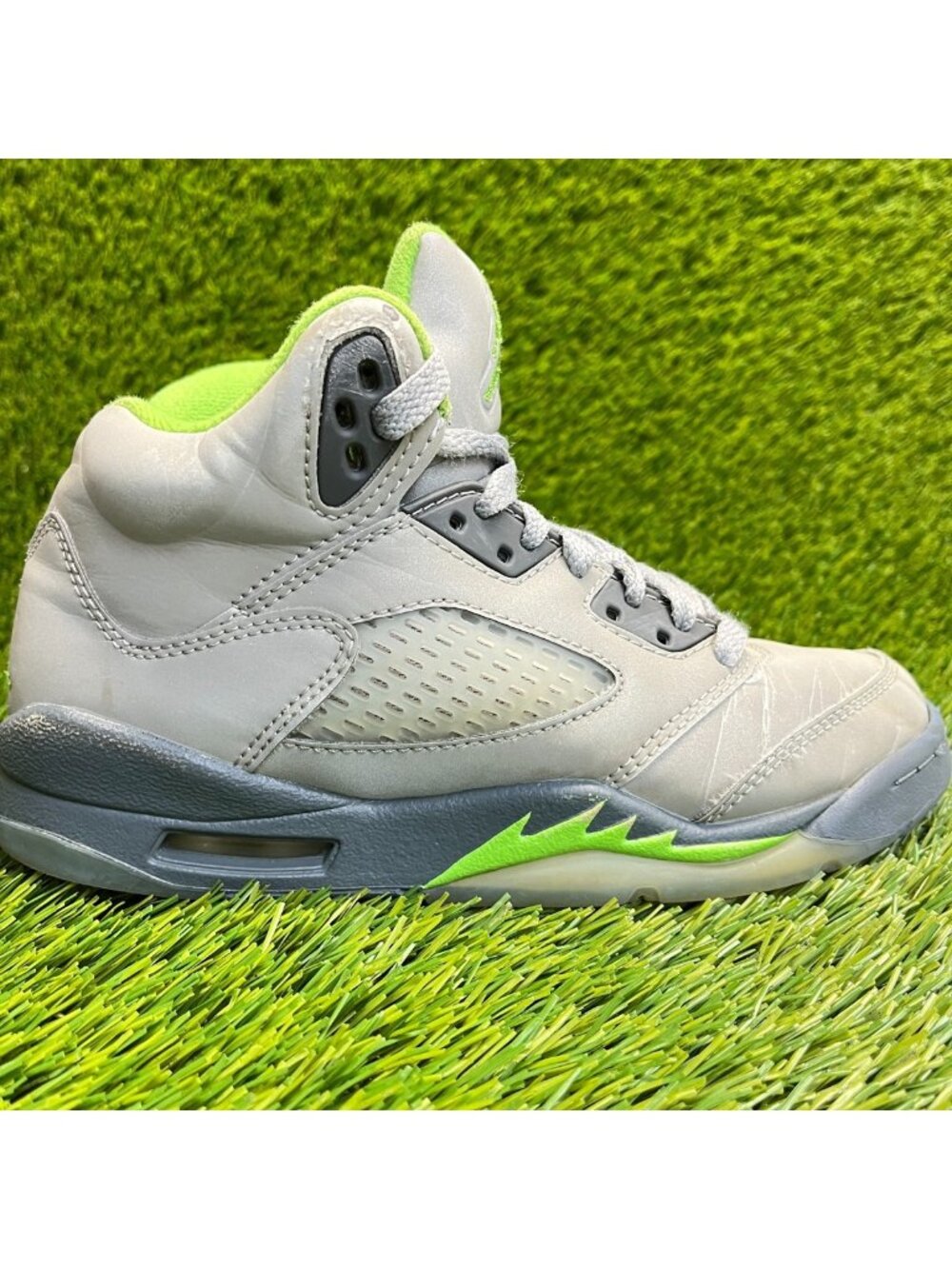 Nike Air Jordan 5 Retro Boys Size 3.5Y Gray Athletic Basketball Shoes Sneakers